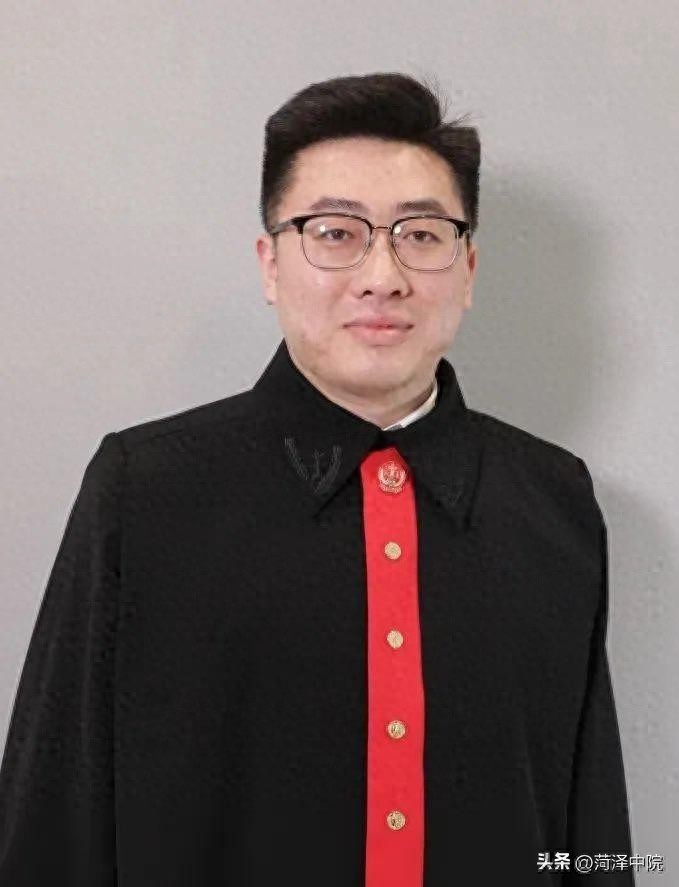 钟点工交班后如厕途中摔伤，用人单位是否应当赔偿？
