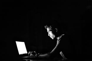 男人不给家里生活费，是否构成犯罪？