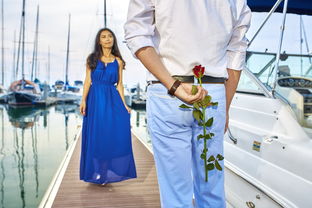 婚姻存续期间男方不给女方生活费，女方该怎么办？