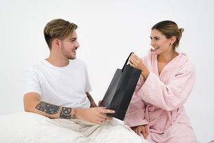 夫妻离婚房子公证给对方，对方有权卖吗？