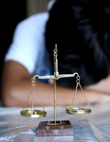 法院法官最怕什么？揭开司法天平背后的隐形压力